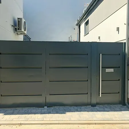 Na Tylnej W Sremie - Nr 2 Pietro Apartman